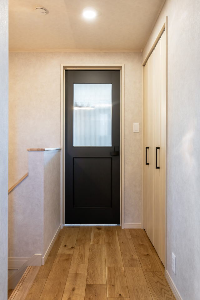 5間×5間　50坪の二世帯住宅の二階LDKの入り口